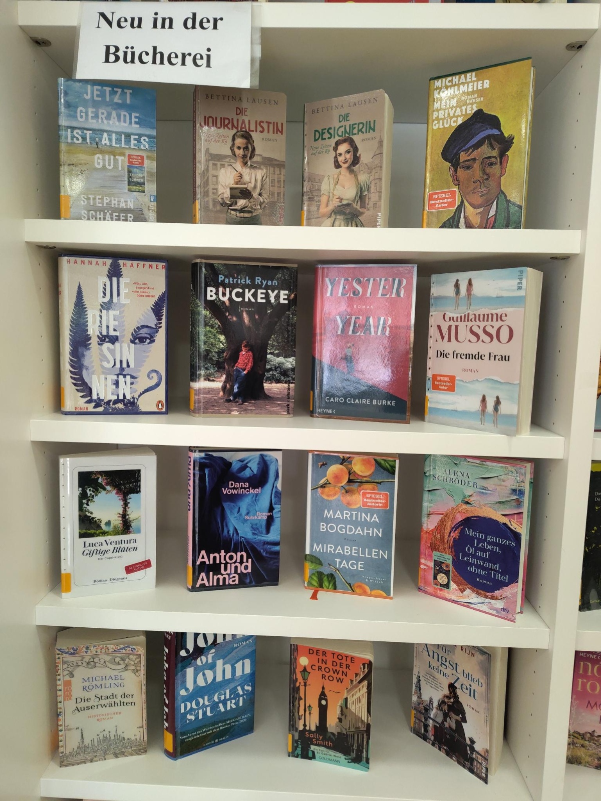 Blick auf die neuen Bücher