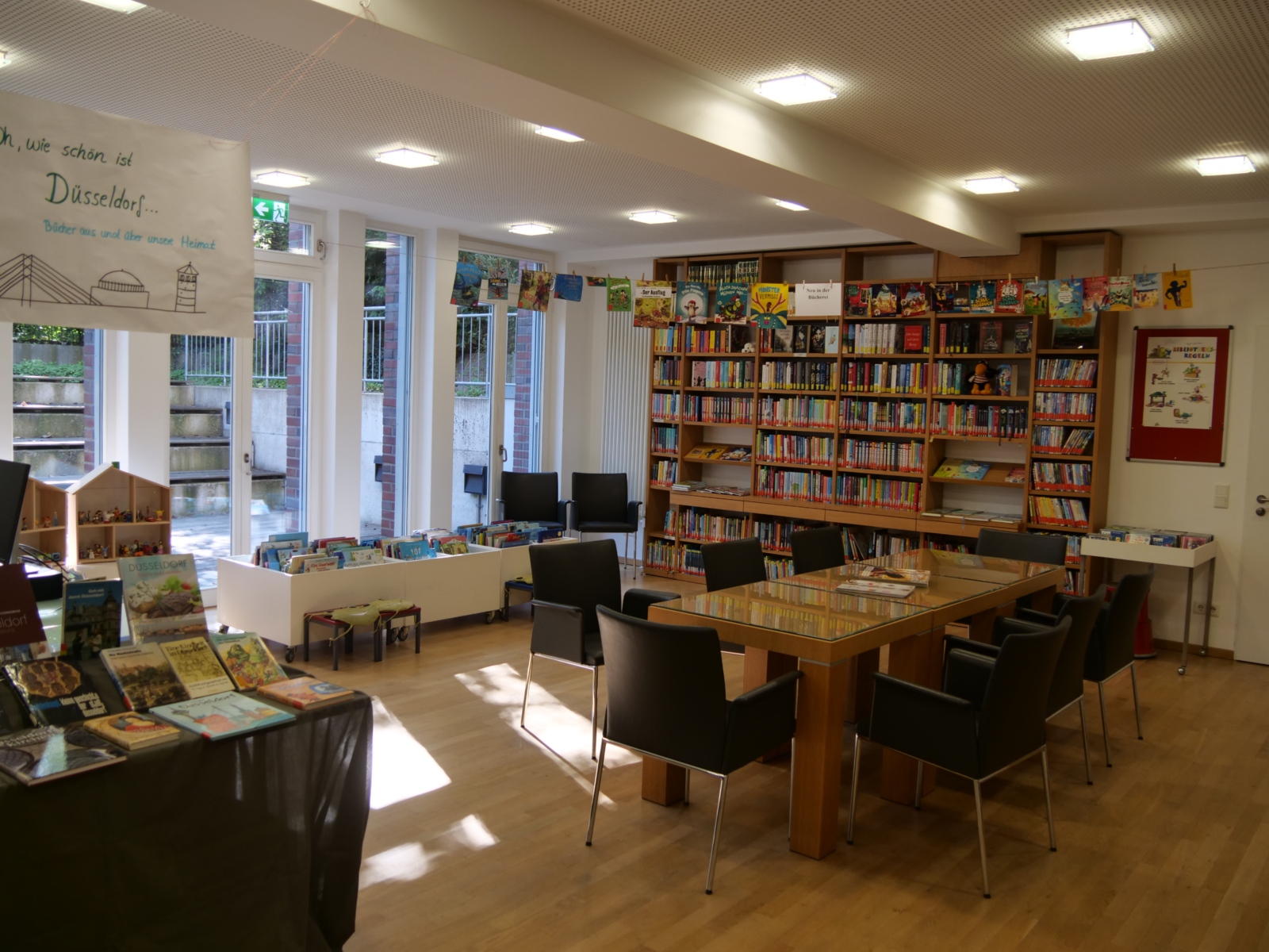 Bücherei mit Sitzecke
