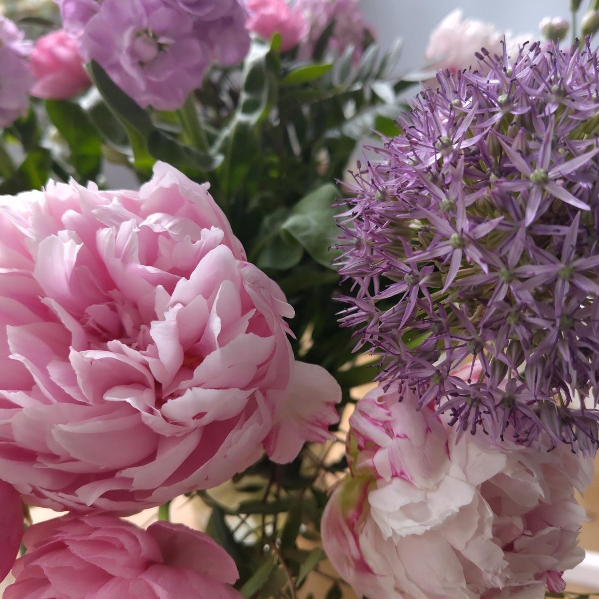 Blumenstrauß mit Pfingstrosen